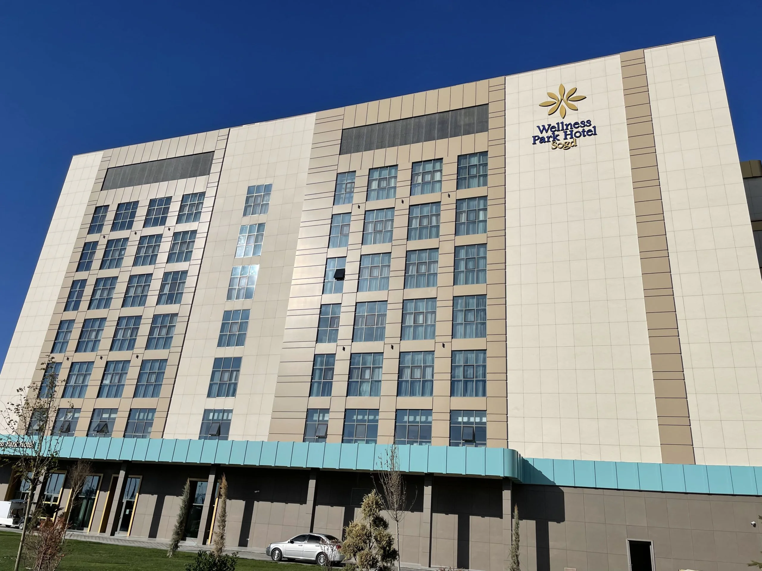 Парадный вход Wellness Park Hotel Bactria